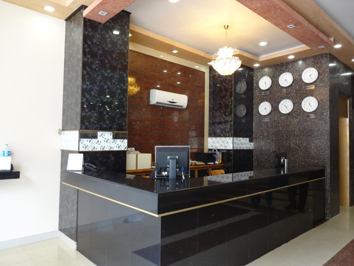Hotel Sky Towers การาจี ภายนอก รูปภาพ