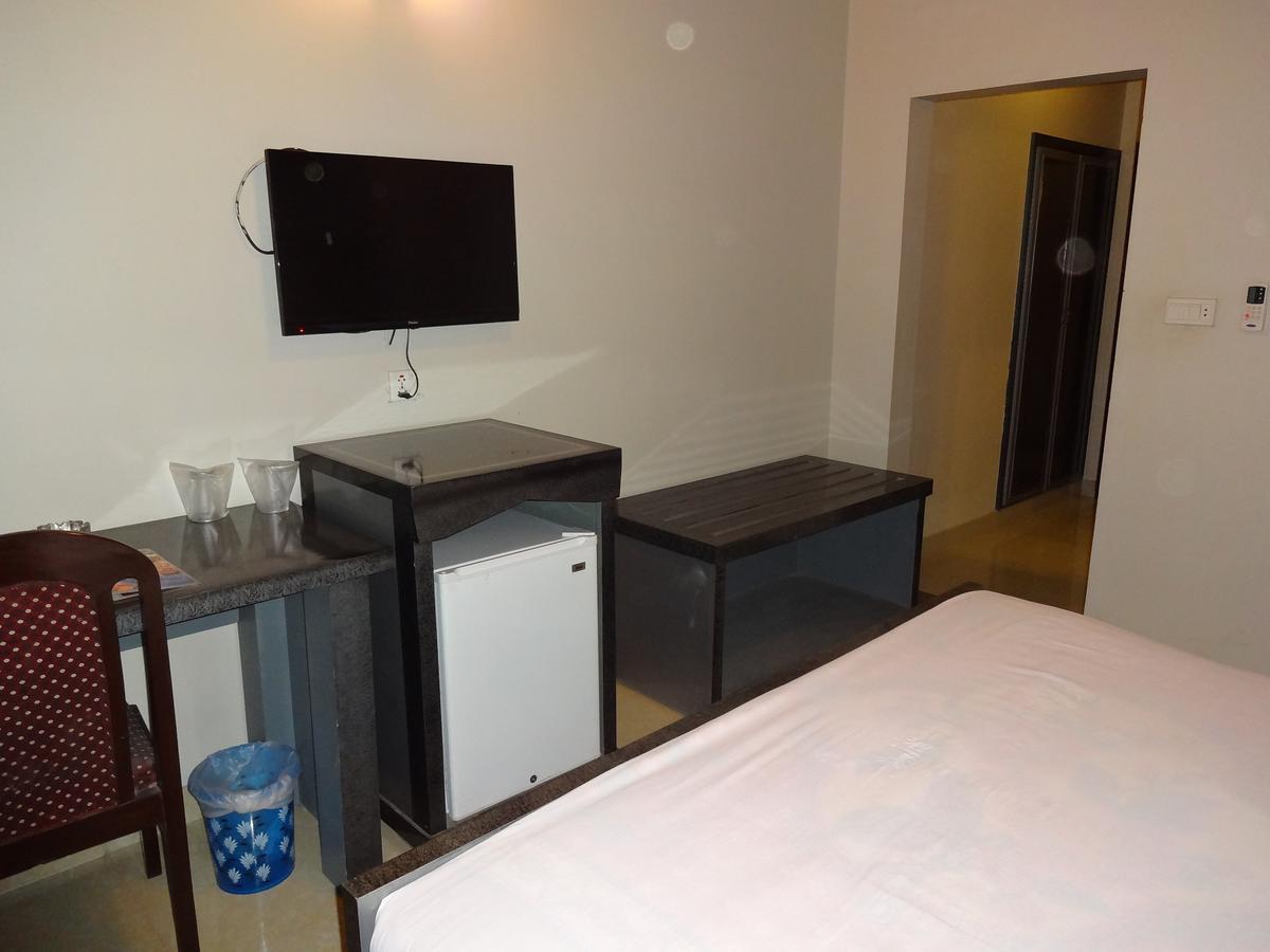 Hotel Sky Towers การาจี ภายนอก รูปภาพ